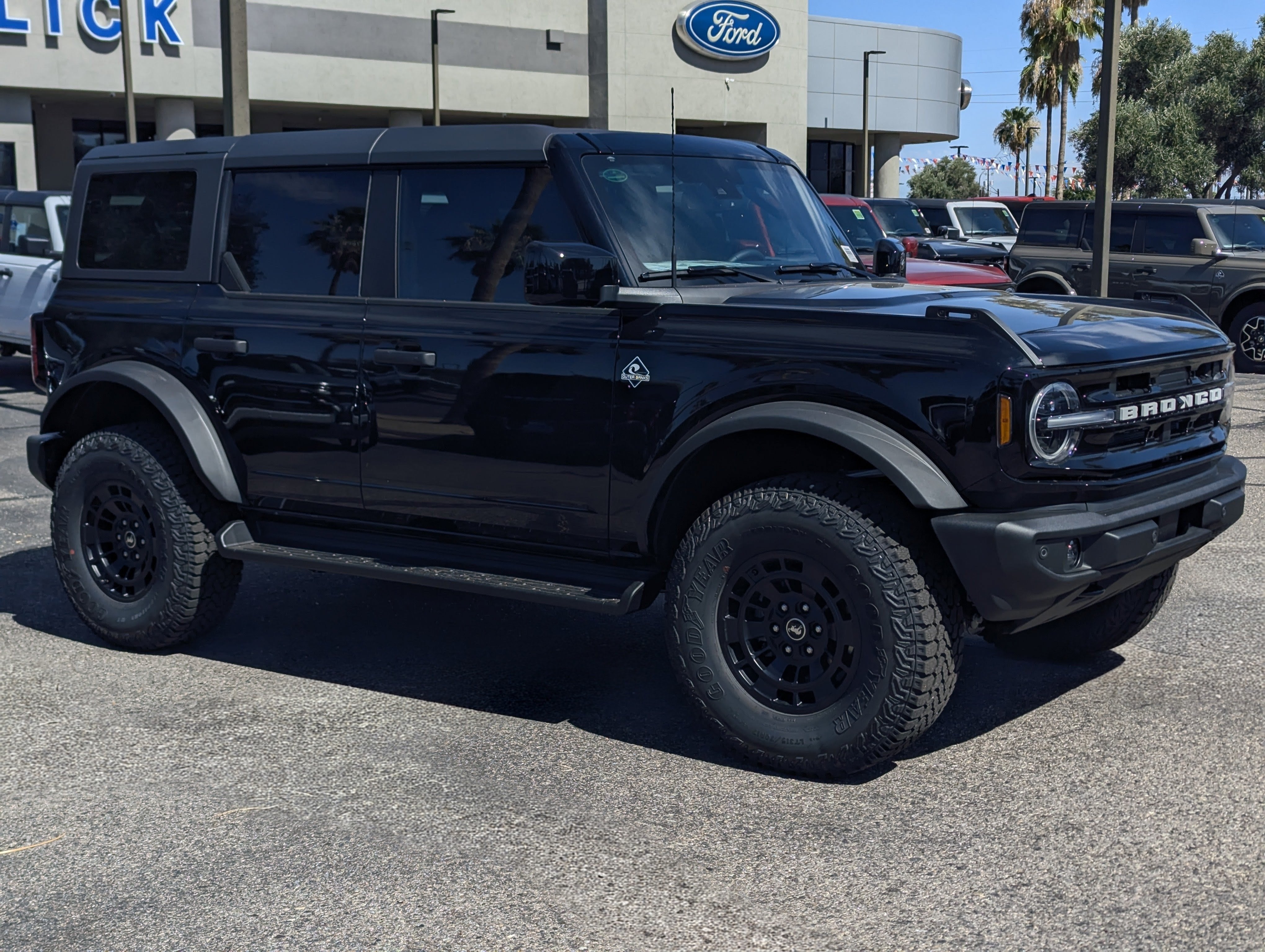 2026 Ford Bronco Outer Banks in Shadow Black — front three-quarter view